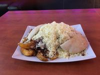 Óriás gyros tál fűszeres burgonyával